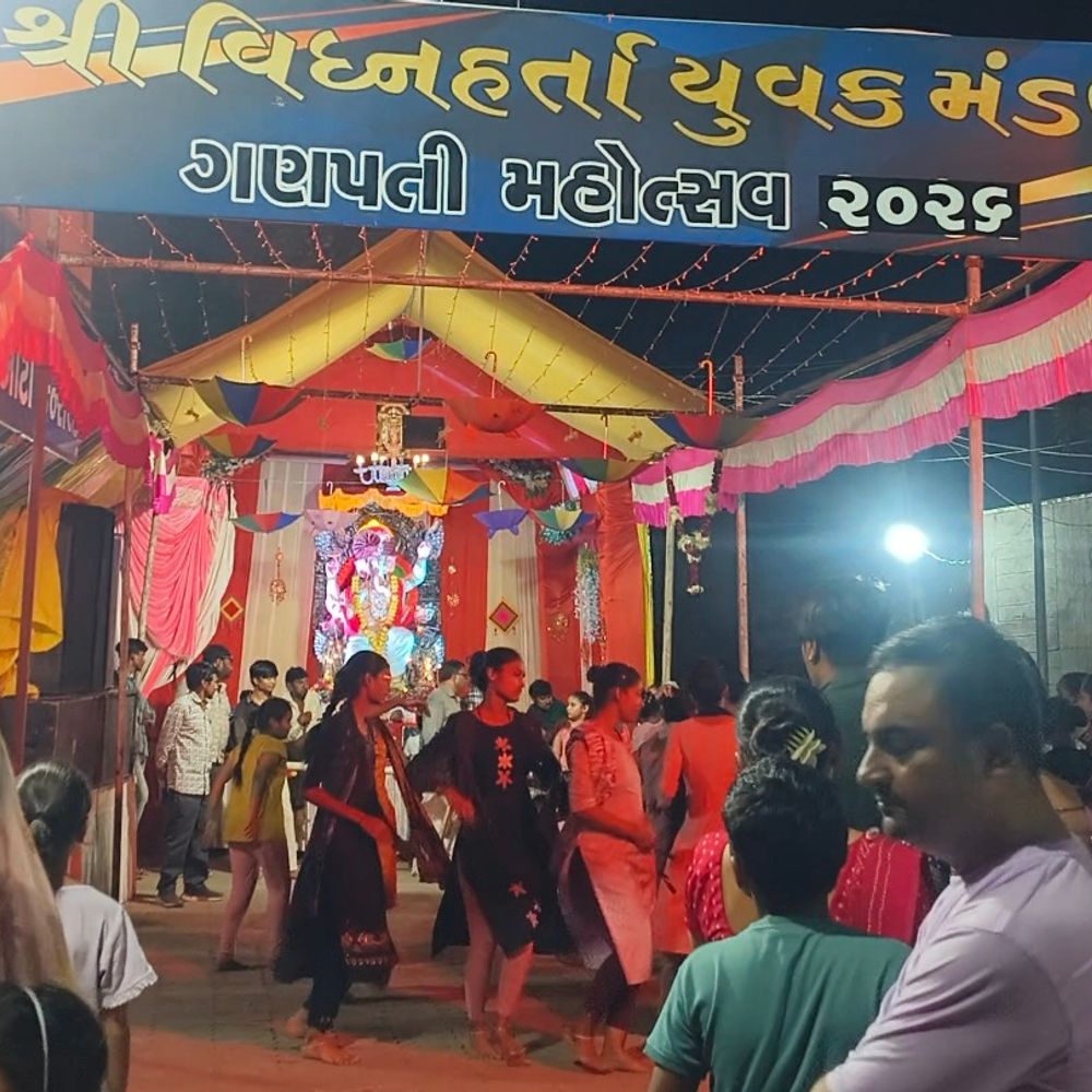 હનુમંત પુરીમાં ગણપતિ મહોત્સવનું ભવ્ય આયોજન:વિઘ્નહર્તા યુવક મંડળ દ્વારા 4 વર્ષથી ઉજવાતો 10 દિવસીય ઉત્સવ, બાળકો-મહિલાઓ માટે ખાસ વ્યવસ્થા
