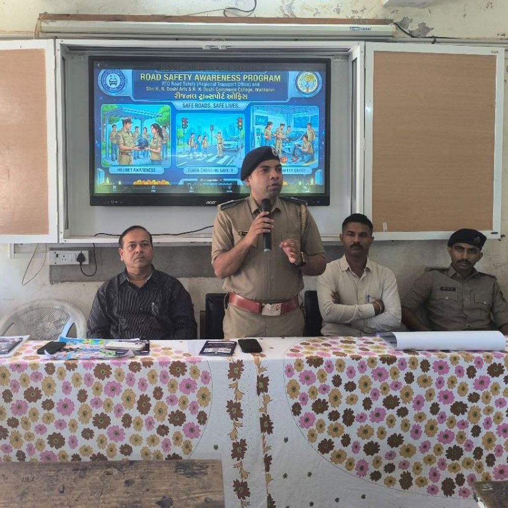 મોરબી RTO દ્વારા માર્ગ સલામતી જાગૃતિ કાર્યક્રમો યોજાયા:સેવા સંકલ્પ અભિયાન અંતર્ગત વિવિધ તાલુકાઓની કોલેજોમાં વિદ્યાર્થીઓને માર્ગદર્શન અપાયું