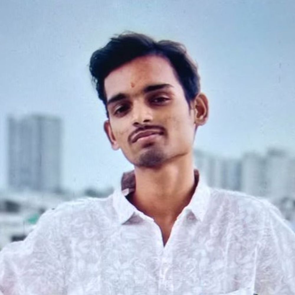 સુરતમાં એપાર્ટમેન્ટનો સ્લેબ તૂટી પડતાં એન્જિનિયરિંગના વિદ્યાર્થીનું મોત:રૂમમાં આરામ કરતો હતો ને કાળ ત્રાટક્યો, પરિવારનું હૈયાફાટ રુદન, પિતાએ ન્યાયની માંગ કરી