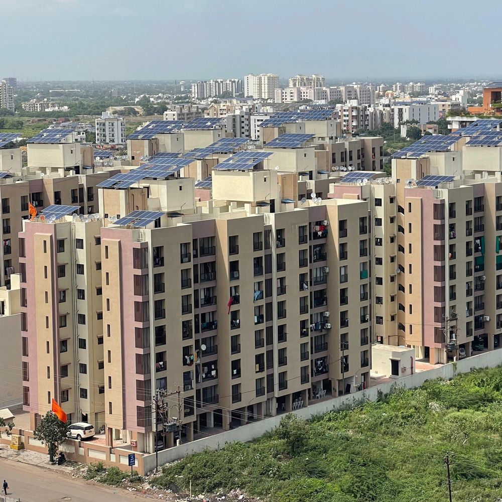 રાજકોટમાં આવાસ યોજનામાં વધુ એક કૌભાંડની શંકા!:આવાસ વિભાગનાં વકીલનાં નામે પણ ઘર, એડવોકેટે કહ્યું-સનદ લીધા પહેલાં લાગ્યું, મેનેજર વિરુદ્ધ વળતો આરોપ