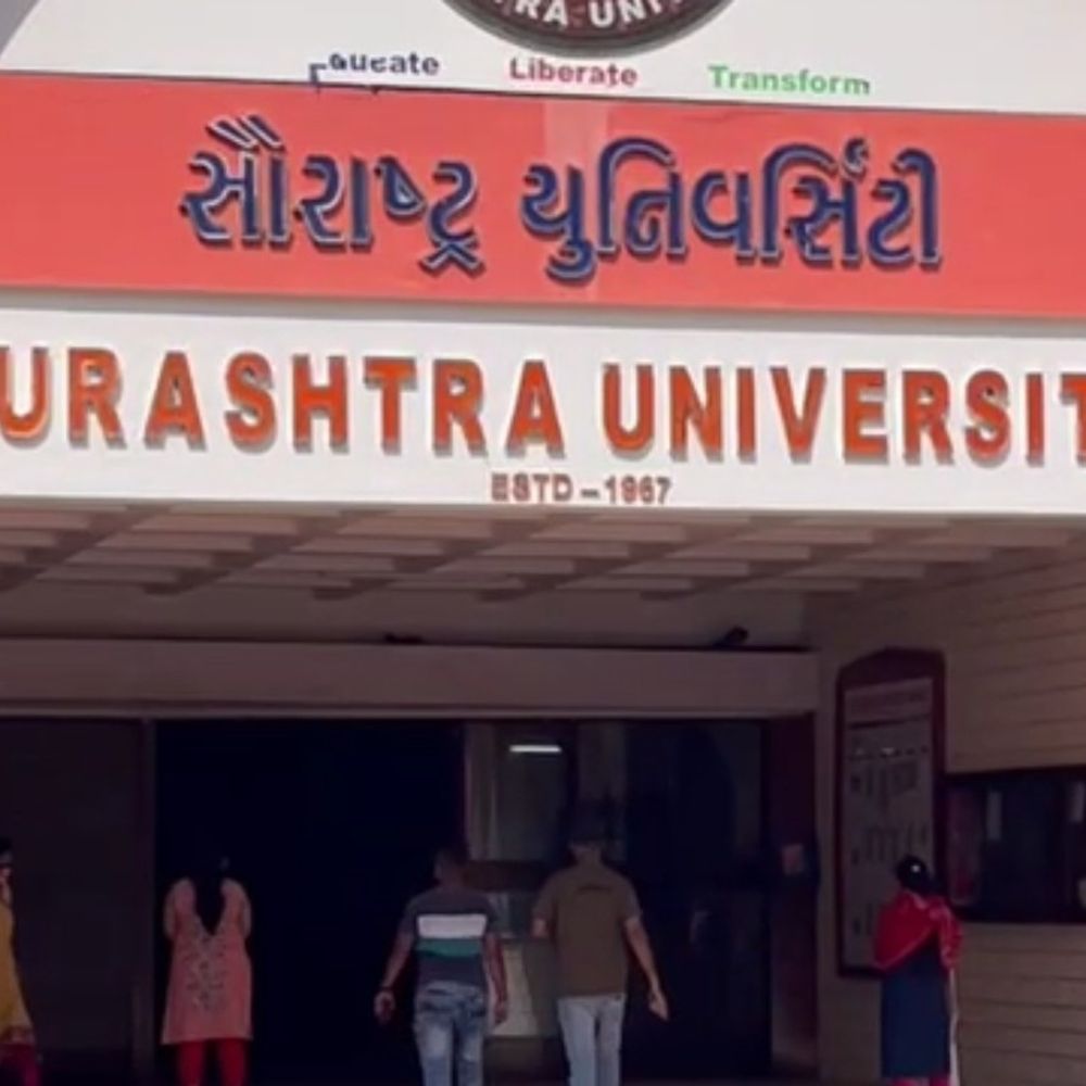 સૌરાષ્ટ્ર યુનિવર્સિટીમાં 18 કર્મીઓની રહેમરાહે નોકરી મામલે સરકાર લાલઘૂમ:30મીએ એક્ઝિક્યુટિવ કાઉન્સિલની બેઠકમાં તડાફડી બોલશે, 8 ભવનમાં કોન્ટ્રાક્ટ અધ્યાપકોની ભરતીમાં અધ્યક્ષોની મનમાની ચાલી