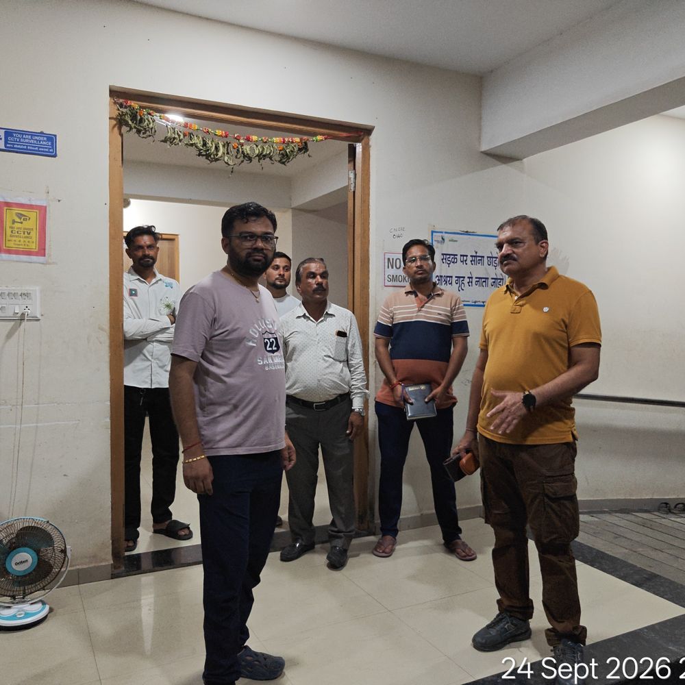 નવસારીમાં NMC કમિશનરે ચેકિંગ હાથ ધર્યું:સ્વચ્છતાના નિયમોનું ઉલ્લંઘન કરનારાઓ સામે કડક કાર્યવાહી કરી, કુલ રૂ. 8,500નો દંડ વસૂલ્યો