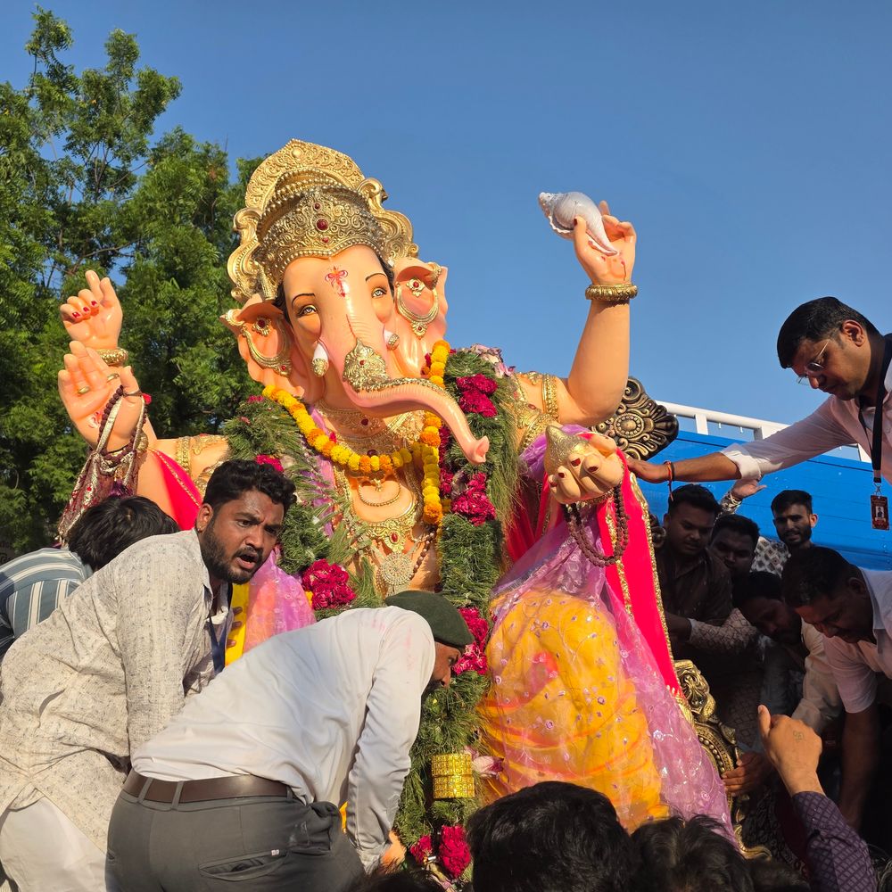 સાબરકાંઠામાં વાજતે ગાજતે શ્રીજીને વિદાય અપાઈ:ડીજે સાથે નીકળેલી શોભાયાત્રામાં ભક્તો ઉમટ્યા, શહેરમાં અનેક વિસ્તારોમાંથી યાત્રા નીકળી