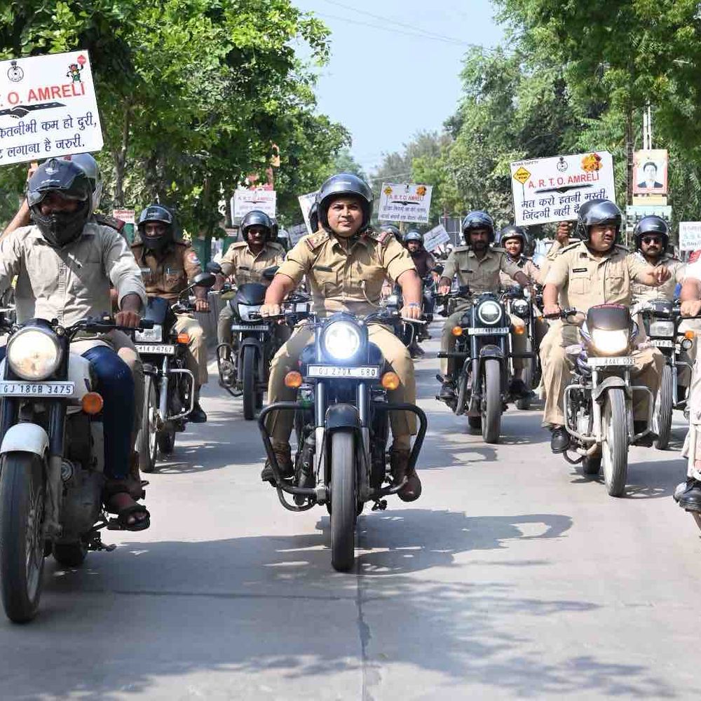 અમરેલી RTO એ રોડ સેફ્ટી જનજાગૃતિ માટે બાઇક રેલી યોજી:કલેક્ટરે રેલીને ફ્લેગ ઓફ કર્યું, અકસ્માતો ઘટાડવાનો લક્ષ્ય