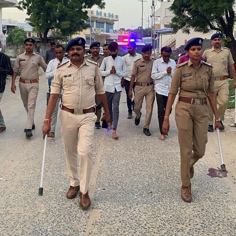 વરધરીમાં યુવક પર હુમલો કરનાર 5 આરોપી ઝડપાયા:માછીમારીના ઝઘડામાં કોઠંબા પોલીસે ગણતરીના કલાકોમાં પકડ્યા, બજારમાં સરઘસ કાઢ્યું