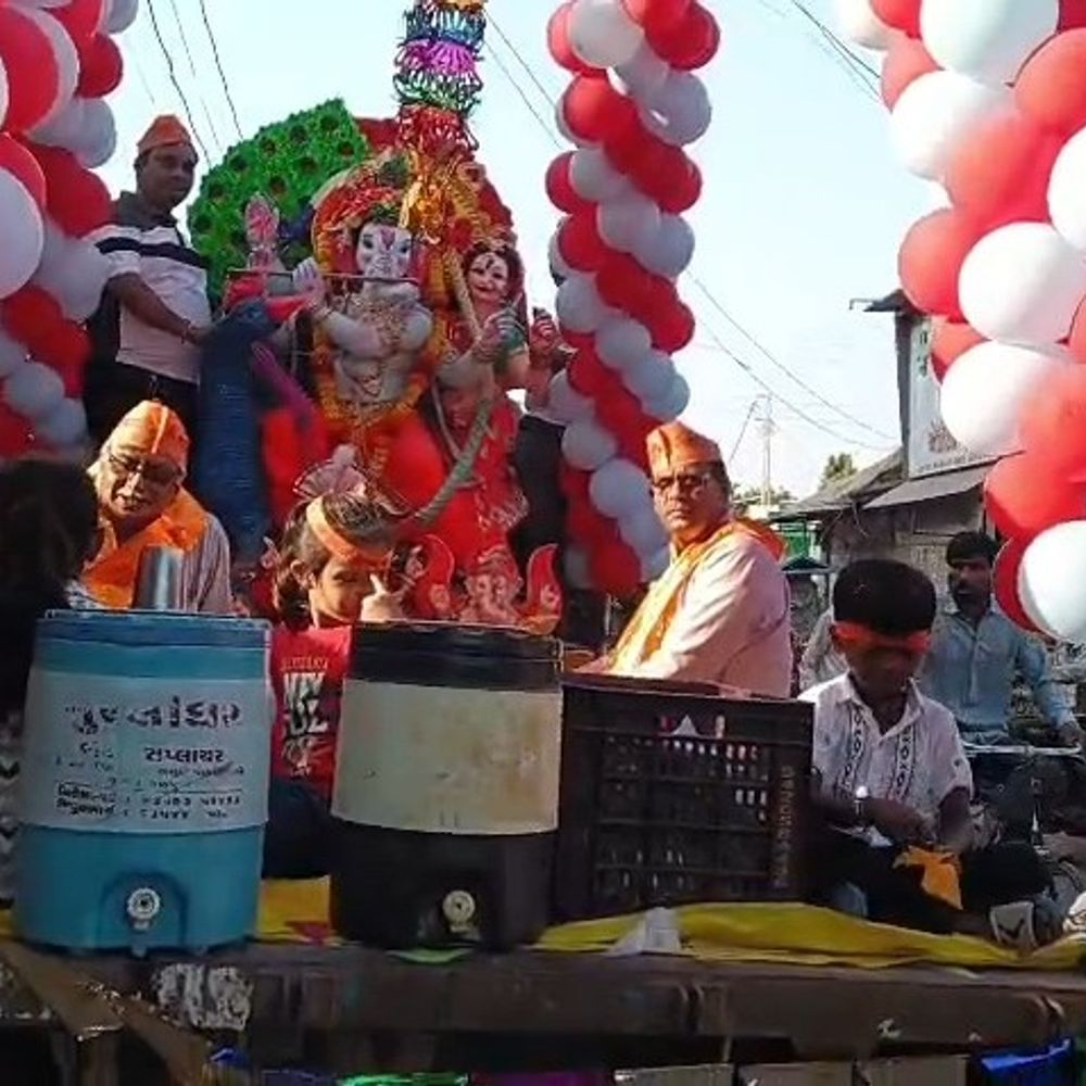 રાણપુરમાં ગણપતિ બાપાને ભાવભીની વિદાય:વિસર્જન યાત્રામાં મોટી સંખ્યામાં ભક્તો જોડાયા, ડીજેના તાલે વાતાવરણ ગુંજી ઉઠ્યું