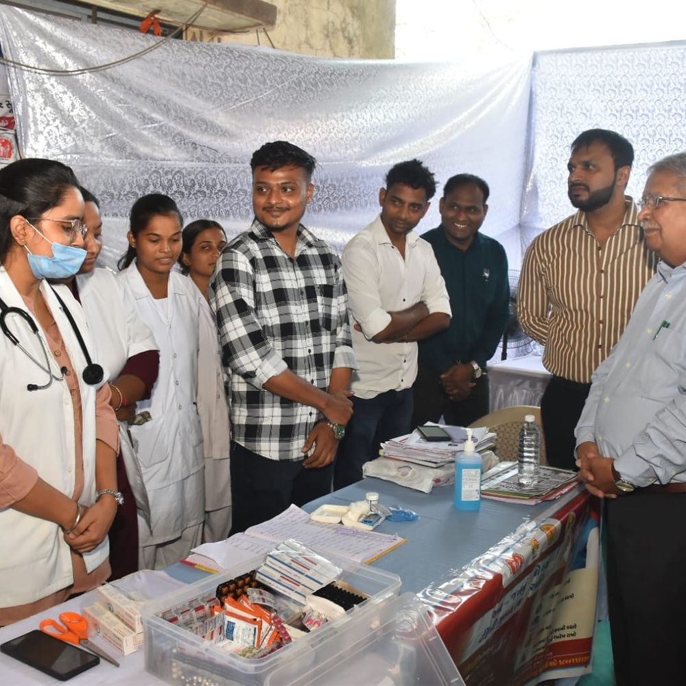 વાપી મનપા દ્વારા છીરીમાં સેવાસેતુ કાર્યક્રમ યોજાયો:1227 અરજીઓનો નિકાલ કરાયો, નાણામંત્રી કનુ દેસાઈએ કાઉન્ટરોની મુલાકાત લીધી