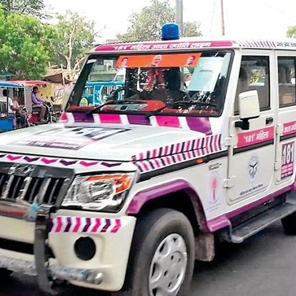 નારોલમાં લગ્ન મંડપમાં જાન સાથે પોલીસ પણ પહોંચી:181 અભયમે 11 વર્ષની બાળકીના લગ્ન અટકાવ્યા, વરરાજો પણ 17 વર્ષનો હોવાનો ખુલાસો
