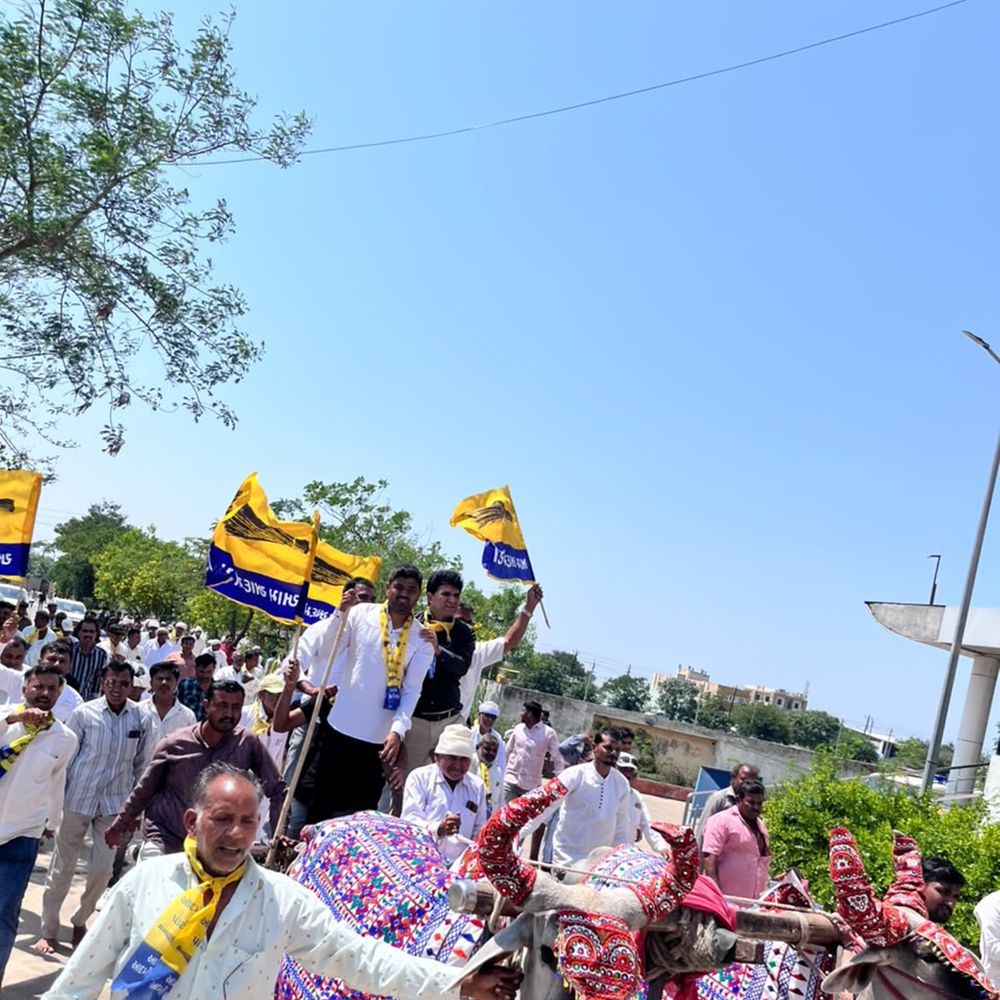 ભાડથર જિ. પં. બેઠકના આપ ઉમેદવાર બળદગાડામાં પહોંચ્યા‎:તા. 29 સુધી જિલ્લો દુષ્કાળગ્રસ્ત જાહેર કરાય તો ફોર્મ પાછું ખેંચીશું-ઉમેદવાર