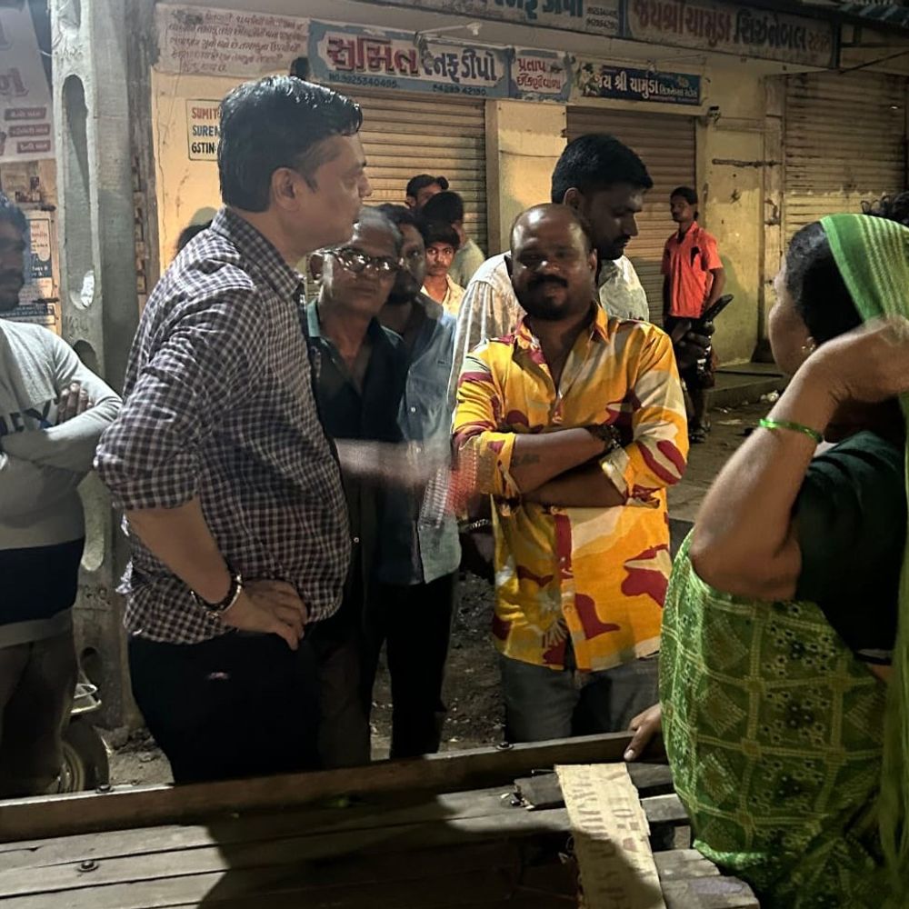 કમિશનર જે.કે. જાદવે રાત્રે શહેરની સ્વચ્છતા તપાસી:ટાવર મેઈન રોડથી મેઈન માર્કેટ સુધી નિરીક્ષણ કર્યું, કચરો ફેલાવનાર સામે કાર્યવાહીના આદેશ