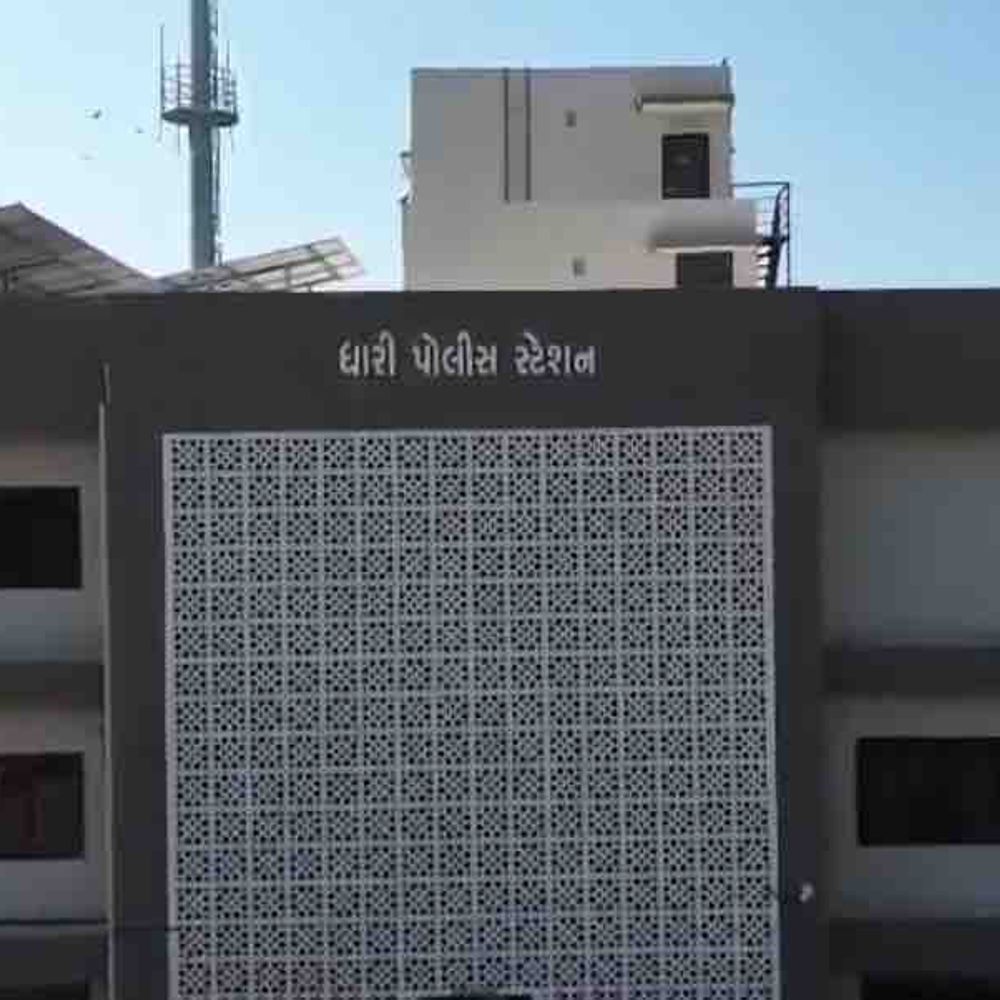કરમદડીમાં ગણેશ પ્રસાદ ચડાવવા બાબતે મારામારી:મહિલાને પાઇપના ઘા મારતા કપાળમાં 16 ટાંકા આવ્યા, 3 સામે ફરિયાદ