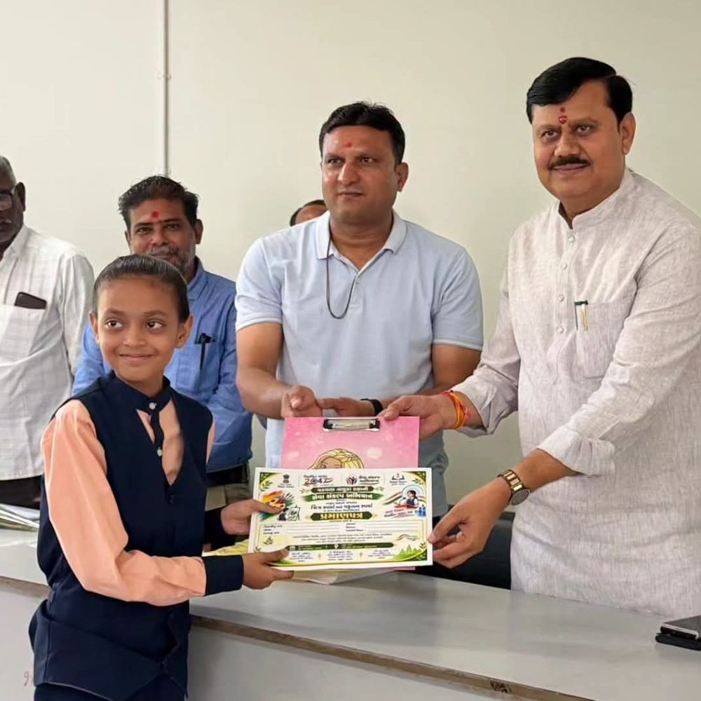સુરેન્દ્રનગર BRC ભવનમાં સેવા સંકલ્પ અભિયાન હેઠળ ચિત્ર-વક્તૃત્વ સ્પર્ધા:નાયબ મુખ્ય દંડક જગદીશ મકવાણાએ કહ્યું, ભારત ચોથી સૌથી મોટી આર્થિક સત્તા બન્યું