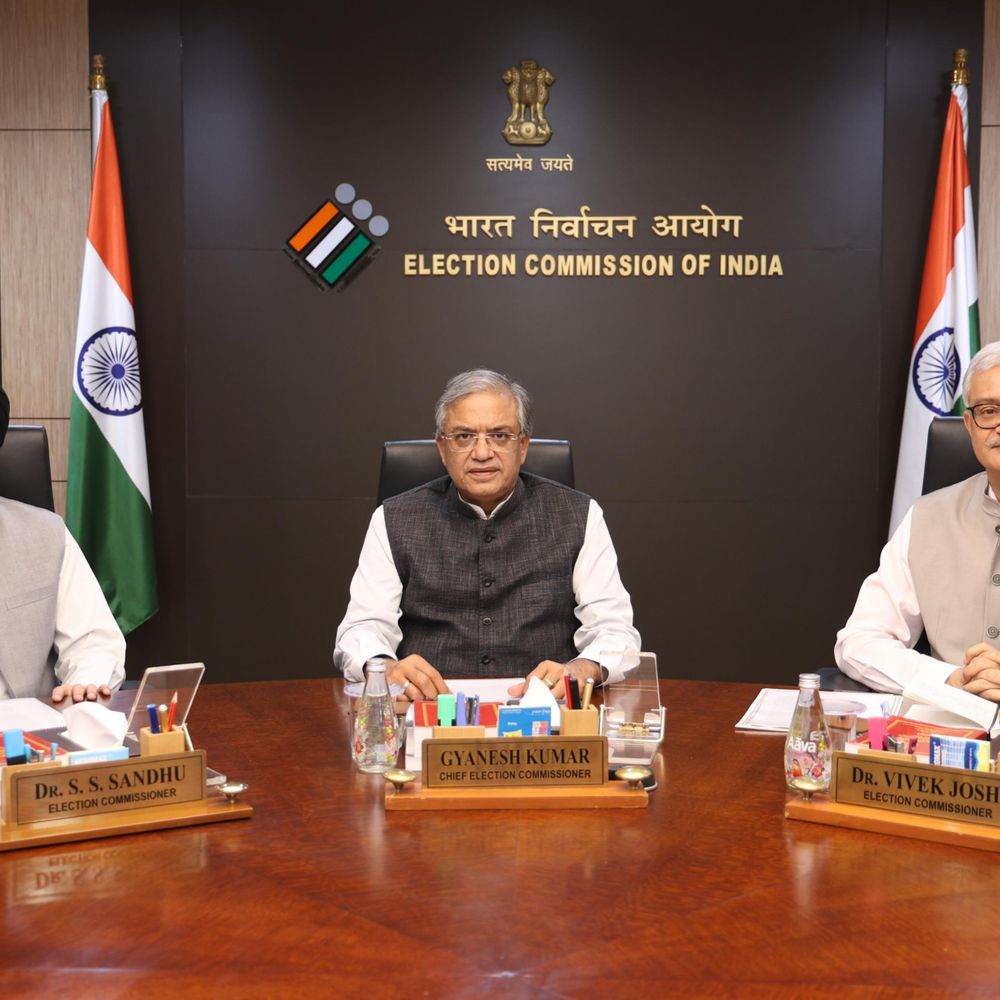 SIRમાં નામ કપાયું તો અધિકારીઓ ઘરે આવીને દસ્તાવેજો લઈ જશે:વિવાદ બાદ ચૂંટણી પંચનો નિર્ણય; અત્યાર સુધી 30 રાજ્ય-કેન્દ્રશાસિત પ્રદેશોમાં 13.37 કરોડ નામ કાઢી નાખવામાં આવ્યા