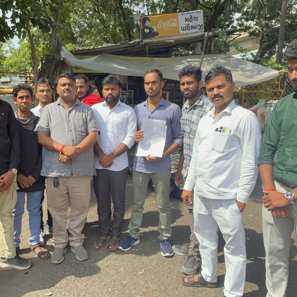 'સાહેબો મંજૂરી આપવાને બદલે ગોળ-ગોળ ફેરવે છે!':સુરતમાં તંત્રની ઉદાસીનતા સામે શ્રમિકોએ લડી લેવાના મૂડમાં, 1 તારીખે 'માત્ર એક રજા'ની માંગ સામે 20 હજાર કામદારોના ધરણાં
