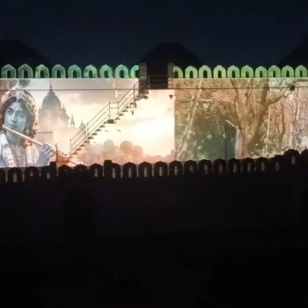ઉપરકોટ ભવ્ય 'લાઈટ એન્ડ સાઉન્ડ શો શરૂ:ઐતિહાસિક ઉપરકોટ કિલ્લામાં પ્રથમવાર શરૂ થયેલા લાઈટ એન્ડ સાઉન્ડ શોની પ્રમોશનલ ઓફર હેઠળ આગામી બે અઠવાડિયા સુધી માત્ર 50 રૂપિયામાં ટિકિટ ઉપલબ્ધ રહેશે.