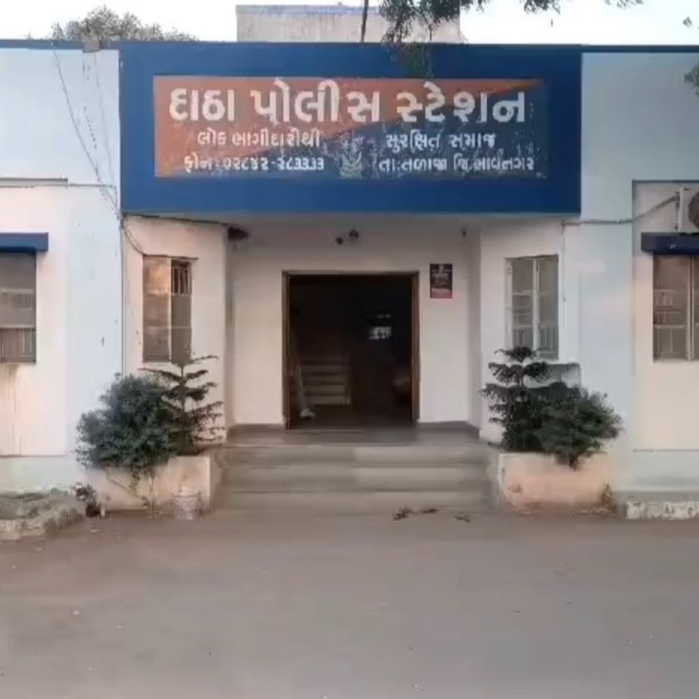તળાજાના પાદરી ગામના યુવકને મારી નાખવાની ધમકી:છૂટાછેડાની દાઝ રાખી આરોપીએ રસ્તામાં આતરી 'આ પાઇપ તારો સગો નહીં થાય' કહી ધમકી અપી