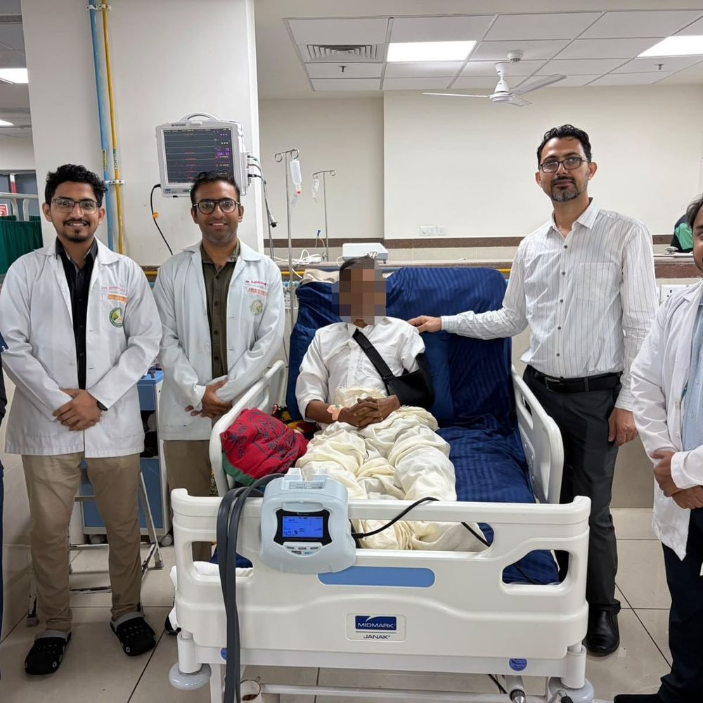 રાજકોટ AIIMSમાં હાડકાંની ગંભીર ઇજામાં આધુનિક સારવાર:માર્ગ અકસ્માતમાં ગંભીર ઈજાગ્રસ્ત 59 વર્ષીય દર્દીની પેલ્વી-એસિટેબ્યુલર જટિલ સર્જરી કરાઈ