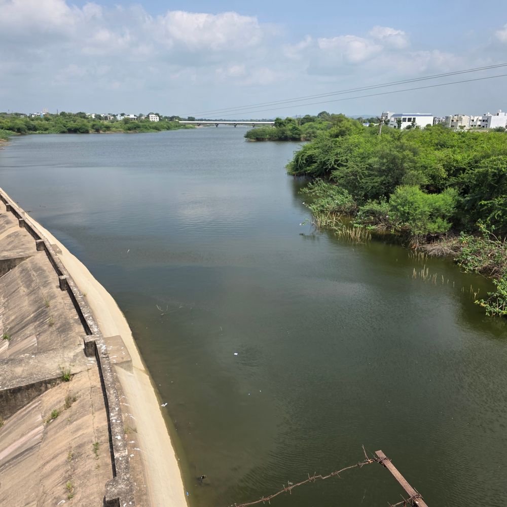 હિંમતનગર હાથમતી વિયરના પાણીથી લીમલા ડેમમાં 4 ટકા પાણી ભરાયું:કેનાલ દ્વારા 13 દિવસમાં 52 MCFT પાણી ઠાલવાયું, જળસપાટી વધીને 17.64 ટકા પહોંચી
