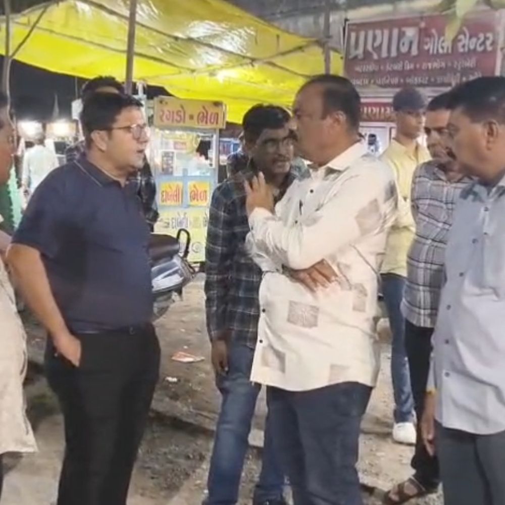 લારીધારકોને કચરાનો યોગ્ય નિકાલ કરવા મનપાની તાકીદ:જડેશ્વર મંદિર અને નવયુગ સ્કૂલ માર્ગે ફૂડ ઝોનનું સરપ્રાઈઝ ચેકિંગ