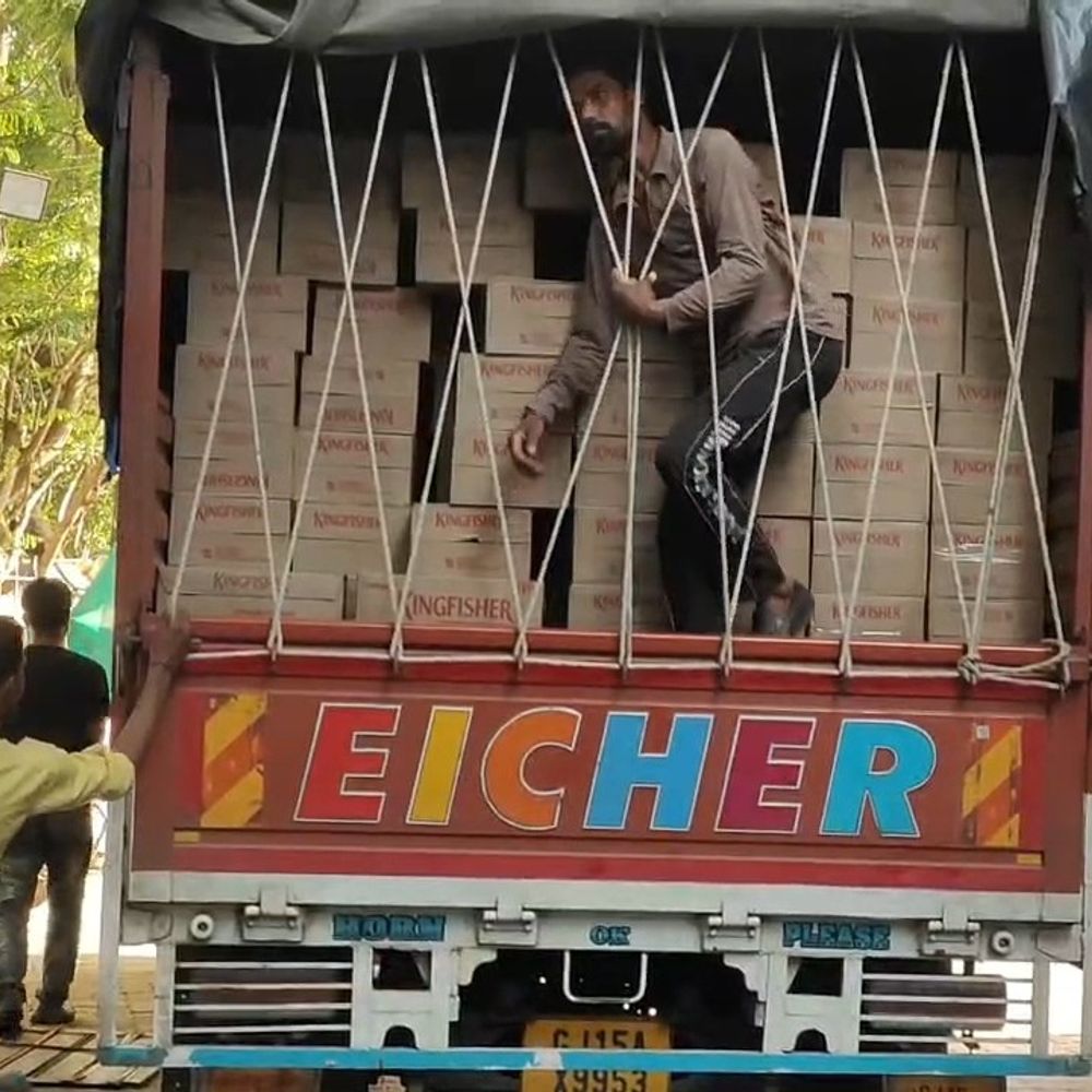 દમણમાં પોલીસે 3 દરોડા પાડી દારૂનો મોટો જથ્થો પકડ્યો:કાચીગામ, ડભેલ અને પટલિયા વિસ્તારમાંથી 53.07 લાખથી વધુનો મુદ્દામાલ જપ્ત