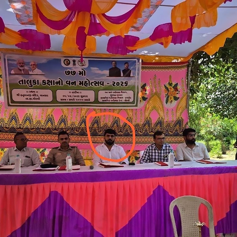મોરબી તાલુકા પંચાયતમાં મહિલા પ્રમુખના બદલે પતિ મંચસ્થ