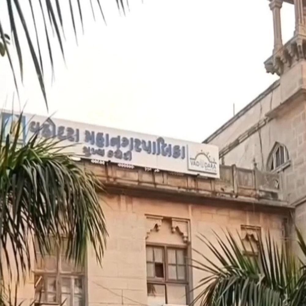 મિશન ક્લીન વડોદરા:મહાનગરપાલિકાના પશ્ચિમ ઝોનમાં ગંદકી કરનારાઓ સામે લાલ આંખ, 11.41 લાખના દંડ સાથે 10 એકમો સીલ