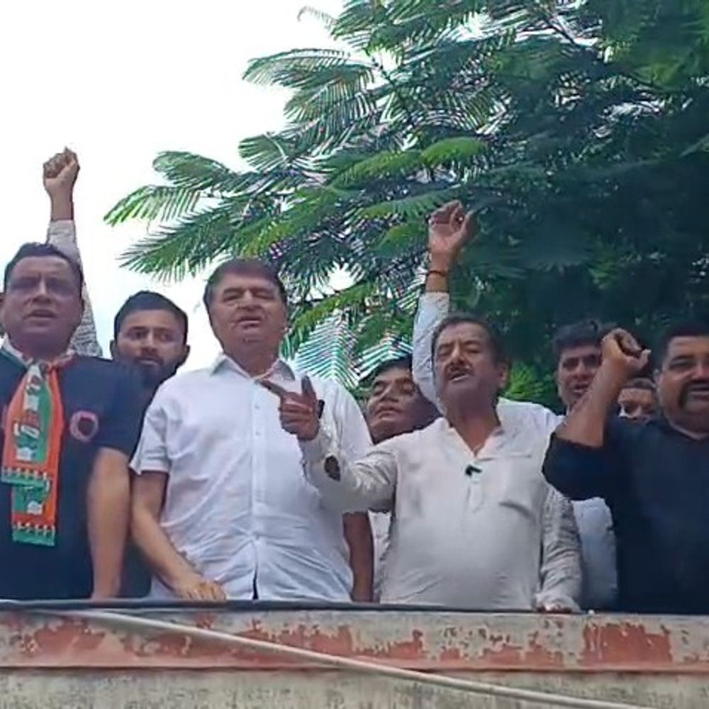 જામનગરમાં ચૂંટણી કમિશનર સામે વિરોધ પ્રદર્શન પૂર્વે જ પોલીસ એક્શનમાં:પૂર્વ સાંસદ વિક્રમ માડમ સહિત 100થી વધુ કોંગ્રેસી કાર્યકરોની અટકાયત