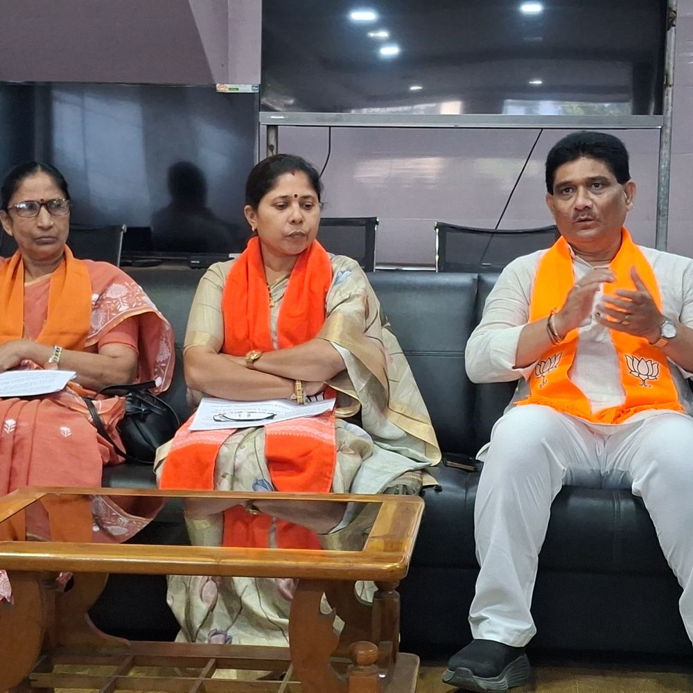 રાહુલ ગાંધીના દાવાઓ સામે ભાજપનો પ્રહાર:વલસાડમાં ભાજપે કહ્યું- કોંગ્રેસ SIR અને મતદાર યાદી મુદ્દે ભ્રામક પ્રચાર કરે છે