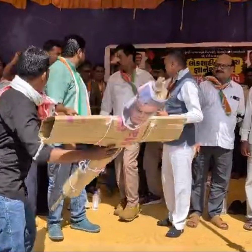 જ્ઞાનેશ કુમારના રાજીનામાની માંગ સાથે ડાંગ કોંગ્રેસનું પ્રદર્શન:ચૂંટણી પંચની કામગીરી સામે સવાલ, જવાબદારી નક્કી કરવા માગ