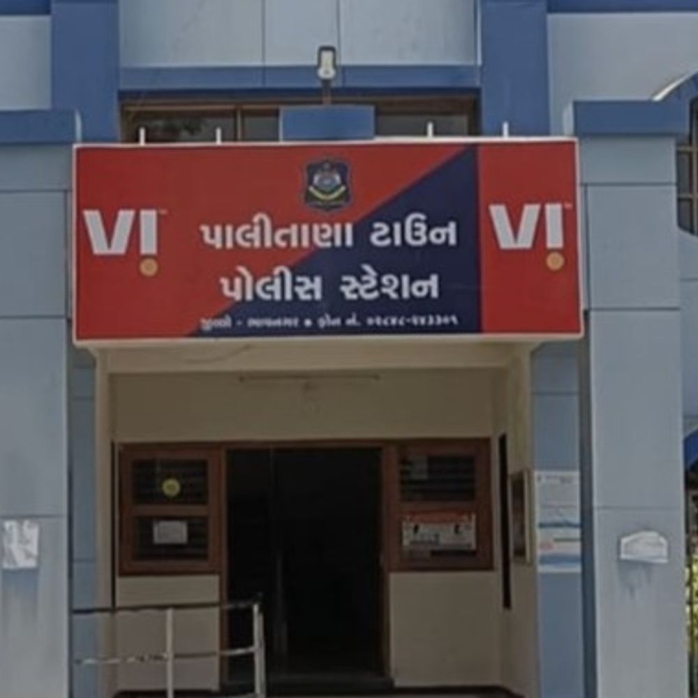 પાલીતાણામાં શખસે મહિલાનો પીછો કરી અશ્લીલ ઈશારા કર્યા:પરણિતા પતિ સાથે સમજાવવા જતા અપશબ્દો બોલી છરી મારવાની ધમકી આપી