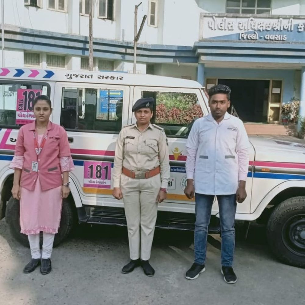 કોલેજ જતી યુવતીનો બાઈક પર પીછો કરી હેરાન કરતો શખ્સ:અભયમ 181એ કાઉન્સેલિંગ કરી ભયમુક્ત કરી, પોલીસ ફરિયાદ માટે પણ માર્ગદર્શન આપ્યું