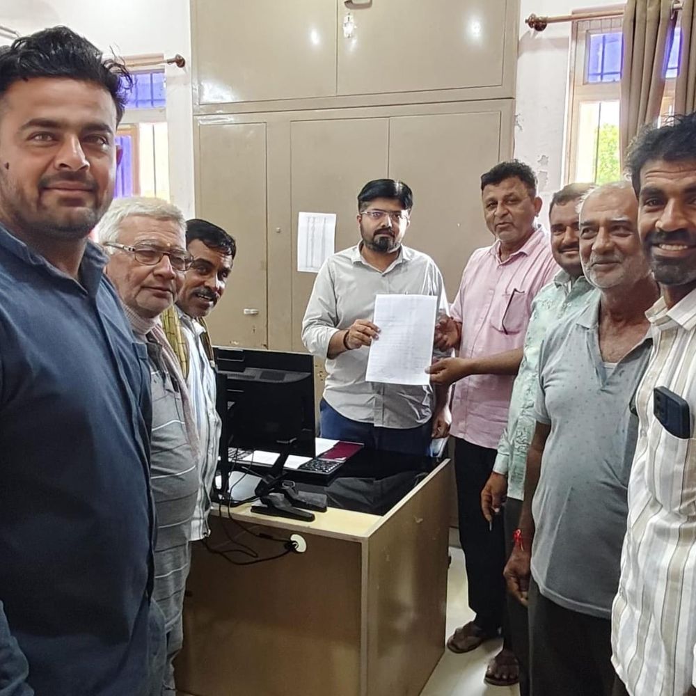 જૂની વીજ લાઈનથી ખેડૂતો પરેશાન:નખત્રાણામાં સિંચાઈ માટે વીજળી ન મળતાં PGVCLમાં રજૂઆત, નવી લાઈનની માંગ