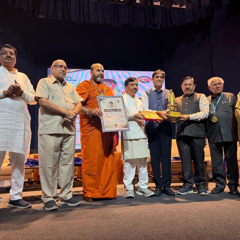 સુરેન્દ્રનગરના ચંદ્રેશ પટેલને દિલ્હીમાં ઈન્ટરનેશનલ અટલ એવોર્ડ મળ્યો:સમાજસેવા અને શિક્ષણ ક્ષેત્રે ઉત્કૃષ્ટ કામગીરીની રાષ્ટ્રીય સ્તરે નોંધ લેવાઈ