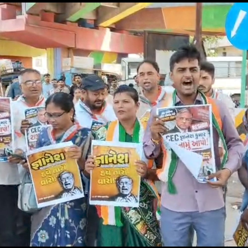 ચૂંટણી કમિશનરના રાજીનામા મુદ્દે કોંગ્રેસનો ઉગ્ર વિરોધ, પોલીસે કાર્યકરોની કરી અટકાયત