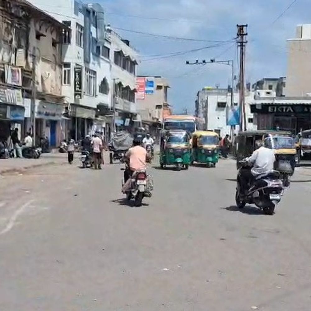 ભૂગર્ભ ગટર અને રોડ કામગીરી માટે બે મહિના રસ્તો બંધ:રેલવે સ્ટેશનથી ગાંધીચોક તરફ જતો રસ્તો ભૂગર્ભ ગટર અને સીસી રોડની કામગીરીને માટે 29 સપ્ટેમ્બરથી 25 નવેમ્બર સુધી બંધ રખાયો