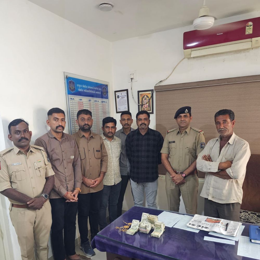 રાજુલા પોલીસે માનસિક બીમારીનો લાભ ઉઠાવનાર પડોશીઓ પાસેથી 15 લાખના દાગીના અને રોકડ પરત અપાવ્યા