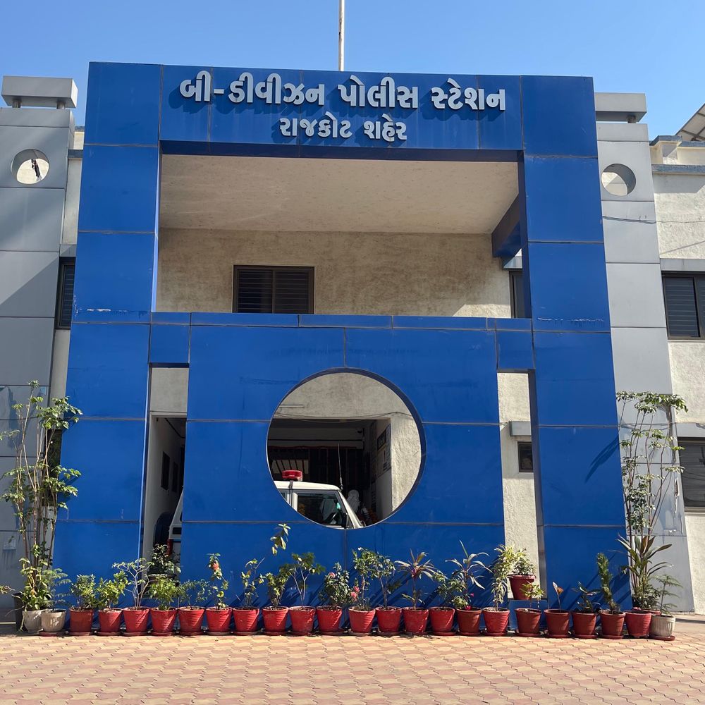 ગર્લફ્રેન્‍ડ સાથે બ્રેકઅપ થતાં નેપાળી યુવાને કર્યો આપઘાતનો પ્રયાસ:પેડક રોડ પરથી 17 વર્ષીય વિદ્યાર્થી લાપતા, પાસા હેઠળ 4 રિક્ષાચોરો જેલહવાલે