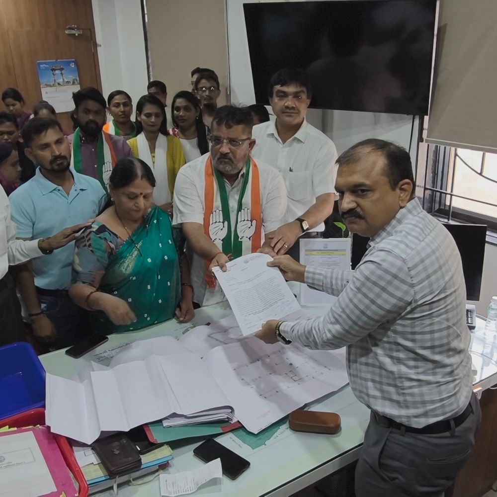 નવસારીના કોંગી નગરસેવિકાએ વિરોધ કરવા જતાં ભાંગરો વાટ્યો:વિધાનસભાની ચૂંટણી પહેલાં જીતની શુભેચ્છા આપી, પછી પૂછતાં ફેરવી તોળ્યું, કહ્યું- ટિકિટ મળે