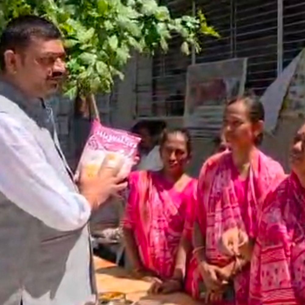 ધારાસભ્ય ઉમેશ મકવાણાની અધ્યક્ષતામાં સાંકરડીમાં સેવા સેતુ કાર્યક્રમ:ગ્રામજનોએ વિવિધ સરકારી સેવાઓનો લાભ લીધો, અધિકારીઓને સ્થળ પર સૂચનાઓ અપાઈ