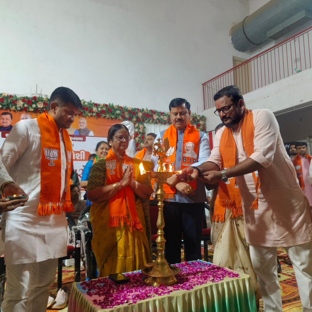 ભાજપના રાષ્ટ્રીય ઉપાધ્યક્ષ વર્ષાબેન દોશીનો અભિવાદન સમારોહ:વઢવાણ ભાજપ દ્વારા સી.યુ. શાહ મેડિકલ હોલમાં યોજાયો, નવી રાષ્ટ્રીય જવાબદારી માટે શુભેચ્છાઓ અપાઈ
