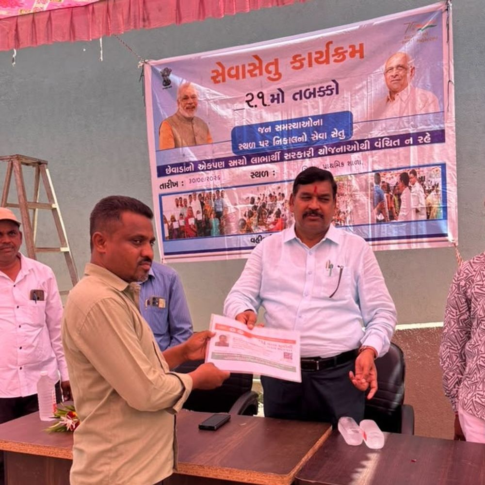 સંતરામપુરના ચિતવા ગામે સેવા સેતુ કાર્યક્રમ યોજાયો:સ્થળ પર જ નાગરિકોને સરકારી યોજનાઓ અને સેવાઓનો લાભ મળ્યો