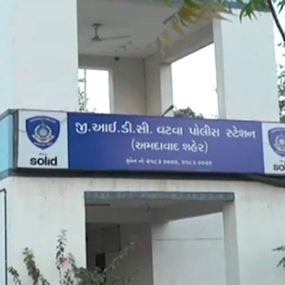 'ગ્રીન્ડર' એપ પર યુવકને દોસ્તી કરવી ભારે પડી:જશોદાનગર પાસે બે શખસે મળવા બોલાવી ધમકી આપી રૂ. 25 હજાર પડાવ્યાં