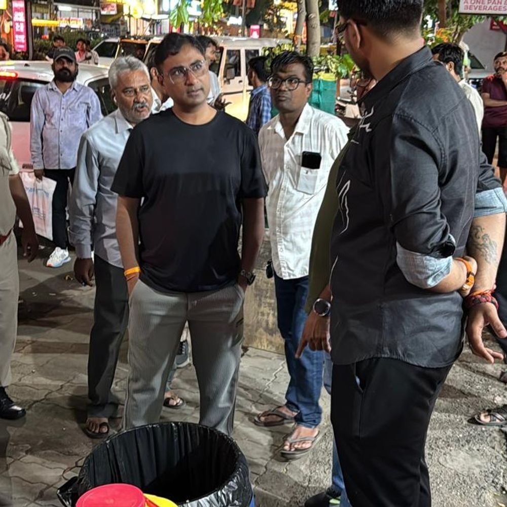 જાહેરમાં કચરો ફેંકનારાઓની હવે ખેર નથી:રાજકોટ મનપા દ્વારા ખાસ સીસીટીવીથી મુકાશે, ગંદકી કરનારાઓનાં નામ-ફોટા અને વાહન નંબર LED સ્ક્રીન પર જાહેર કરાશે, પાન-માવાની કોથળીઓ પર ફોકસ