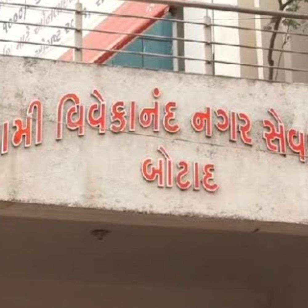 બોટાદ પાલિકાએ જાહેરમાં કચરો ફેંકનારા 11 લોકોને દંડ કર્યો:5 દિવસમાં 9,600 રૂપિયા વસૂલ્યા; હવે 500 રૂપિયા દંડ થશે, સ્વચ્છતા માર્શલ પણ નજર રાખશે