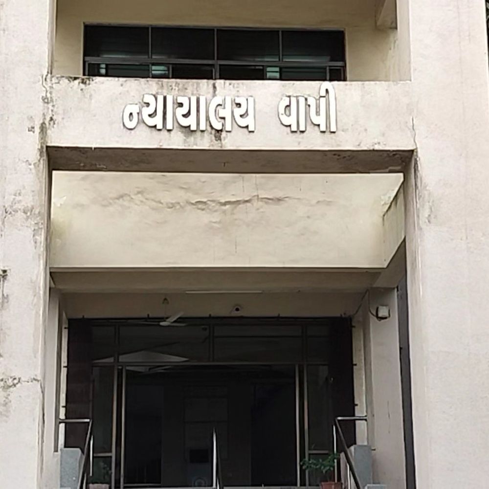 પલસાણા જમીન છેતરપિંડી કેસમાં આરોપી વિમલ પટેલની જામીન અરજી ફગાવાઈ:વાપીના એડિશનલ સેશન્સ જજ એમ.એસ. દવેએ આપ્યો હુકમ