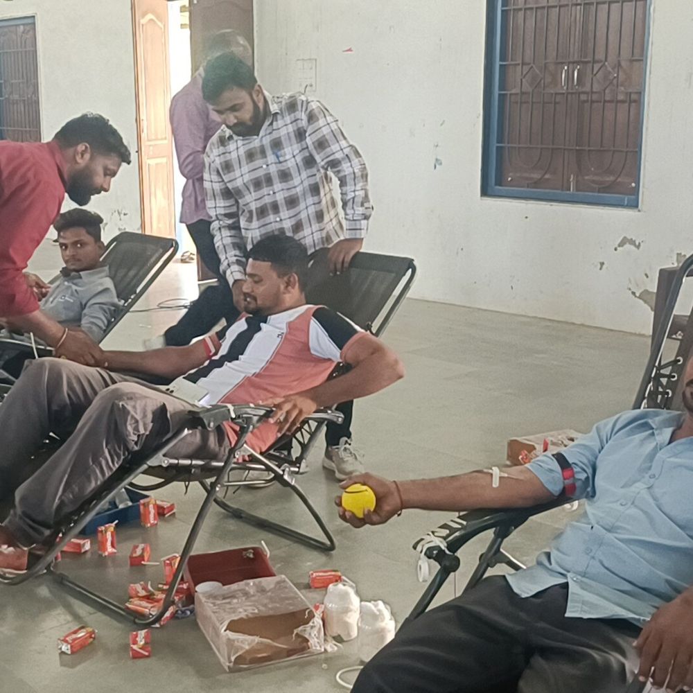 મંગાજી ઠાકોરનો 48મો જન્મદિવસ 'સેવા પર્વ' તરીકે ઉજવાયો:પૂર્વ ભાજપ પ્રમુખે 71મી વખત રક્તદાન કરી સમાજને પ્રેરણા આપી