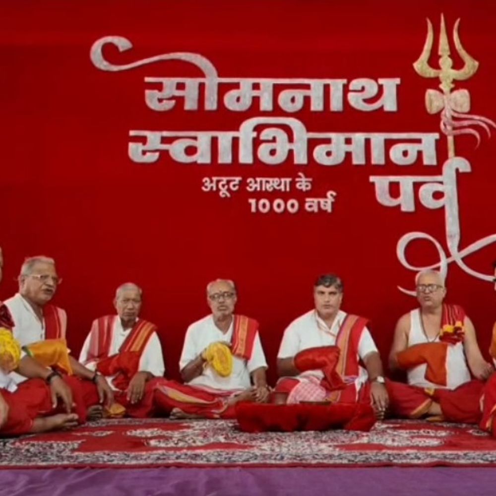 180 લોકોનો જીવ બચાવનાર પાઇલટ સ્મિત મચ્છર માટે પૂજા:સોમનાથ મહાદેવના ચરણોમાં આયુષ્ય મંત્રજાપ અનુષ્ઠાન અને મહાપૂજા શરૂ કરાઈ