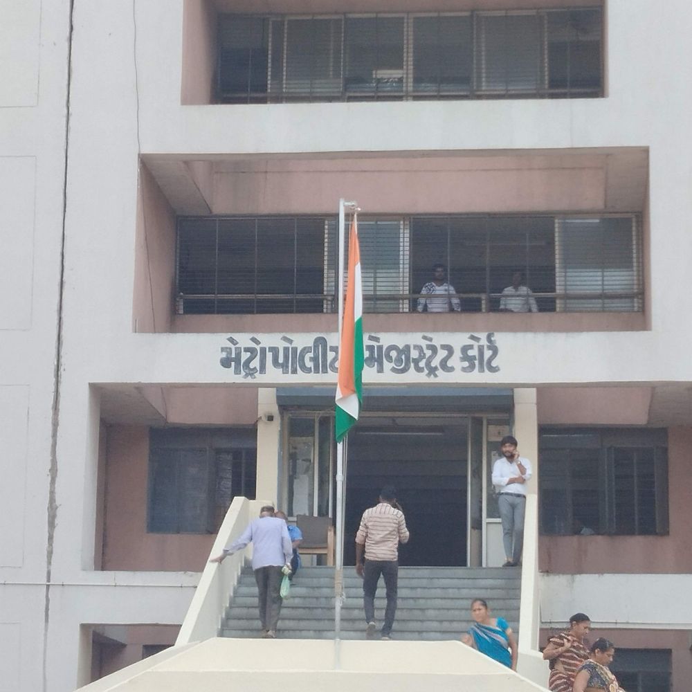 3000 કરોડના ડ્રગ્સકાંડમાં ઝડપાયેલા આરોપીઓના 13 ઓક્ટોબર સુધી રિમાન્ડ મંજૂર:હવાલા નેટવર્ક પર તપાસનો ધમધમાટ, ઈરાનથી બોટ લોડ થઈ, તમિલનાડુ ડિલિવરી કરવાની હતી