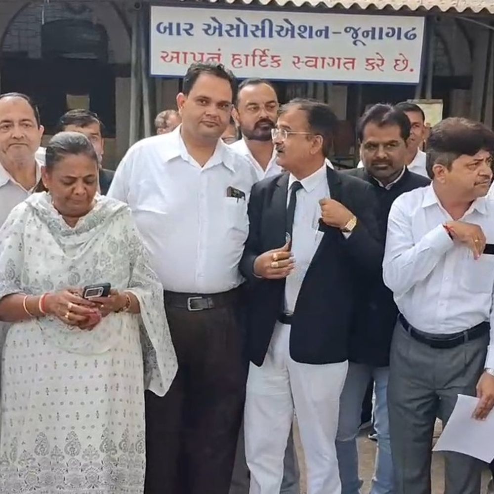 બાર એસોસિએશને નવા રેન્ટ એક્ટ વિરુદ્ધ કર્યો વિરોધ.:ગુજરાત સરકારના નવા કાયદાથી માલિક-ભાડવાત વિવાદો ડેપ્યુટી કલેક્ટરને સોંપવાનો જુનાગઢ વકીલો દ્વારા કરાયો વિરોધ,રેલી યોજી 3 ઓક્ટોબરે અસહકારનો ઠરાવ કર્યો.