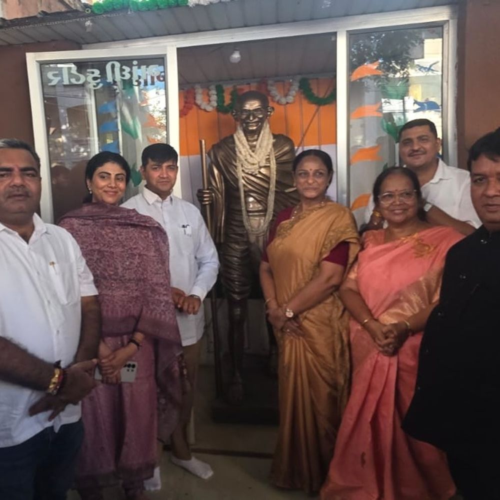 ગાંધી જયંતીએ મંત્રીઓએ સૂતરાંજલિ આપી, નશામુક્તિ રેલી યોજાઈ:પ્રવીણભાઈ માળી અને રિવાબા જાડેજાની અધ્યક્ષતામાં જામનગરમાં જનજાગૃતિ અભિયાન યોજાયું